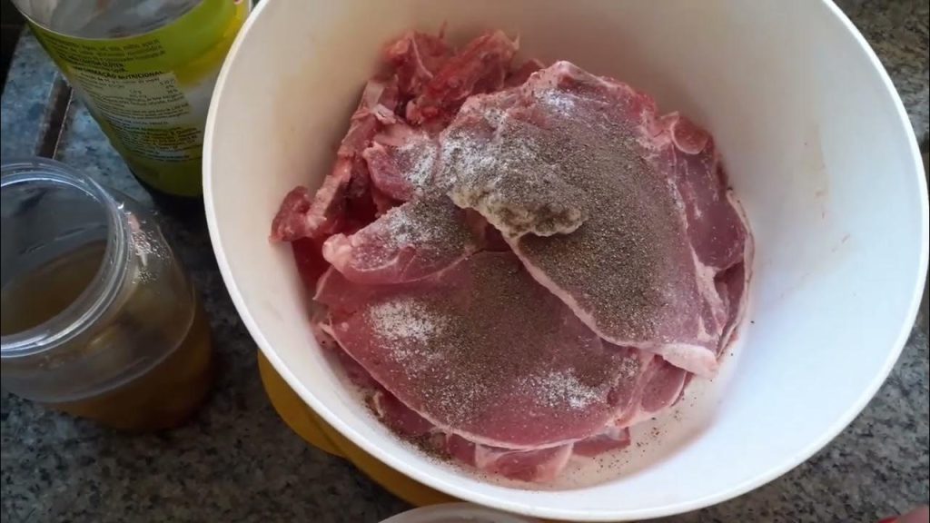 6 sinais de que a carne que está na geladeira da sua casa está imprópria para o consumo