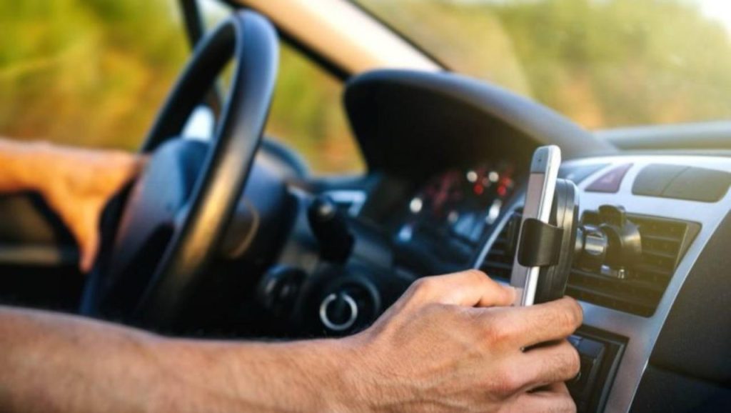 Passageira faz o impensável e motorista de aplicativo não deixa barato: “pilantra”