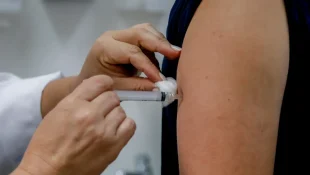 Especialistas pedem mais vacinação contra aumento da dengue no verão