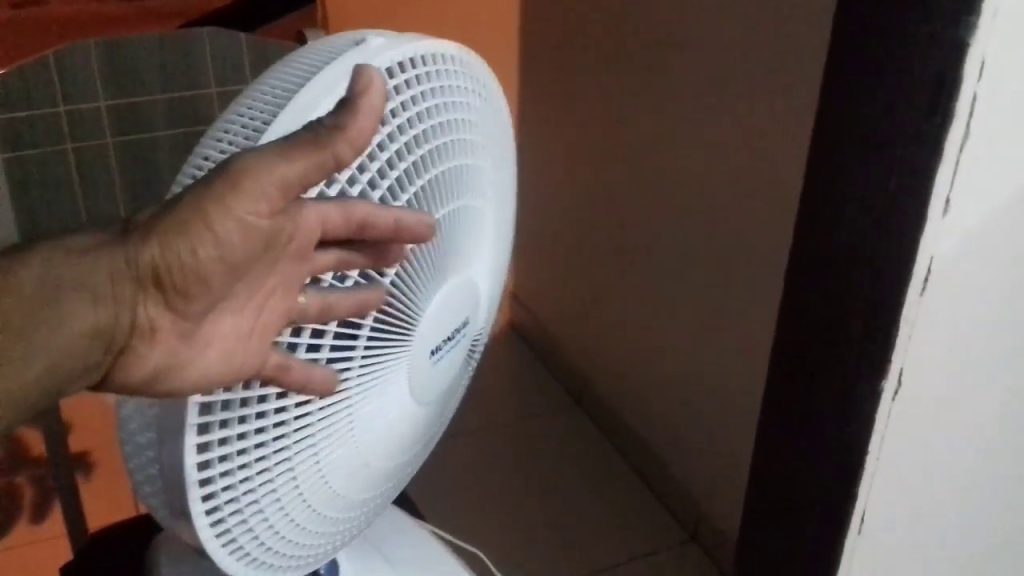 Truque prático para limpar o ventilador sem precisar desmontar (é muito fácil)