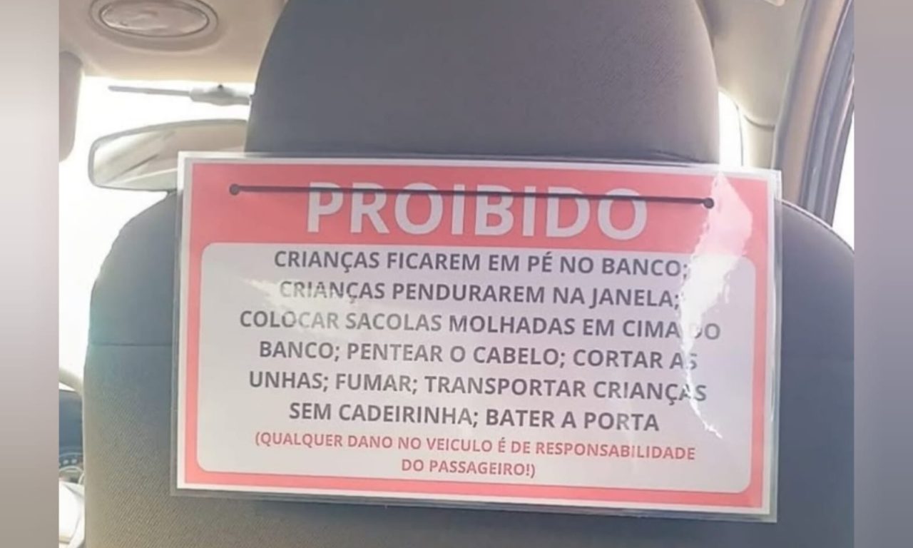 Motorista de aplicativo coloca placa com aviso direto aos passageiros: “proibido”