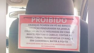 Motorista de aplicativo coloca placa com aviso direto aos passageiros: “proibido”