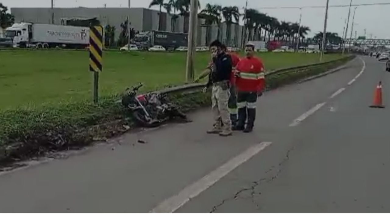 Motociclista morre e garupa é encaminhado em estado grave após acidente na BR-153, em Aparecida de Goiânia