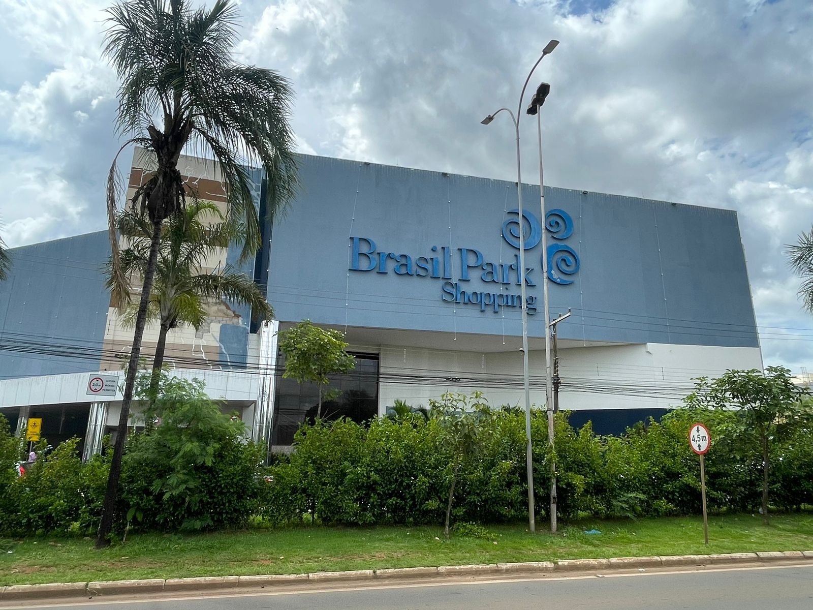 Entregadores de app são agredidos por seguranças de shopping em Anápolis