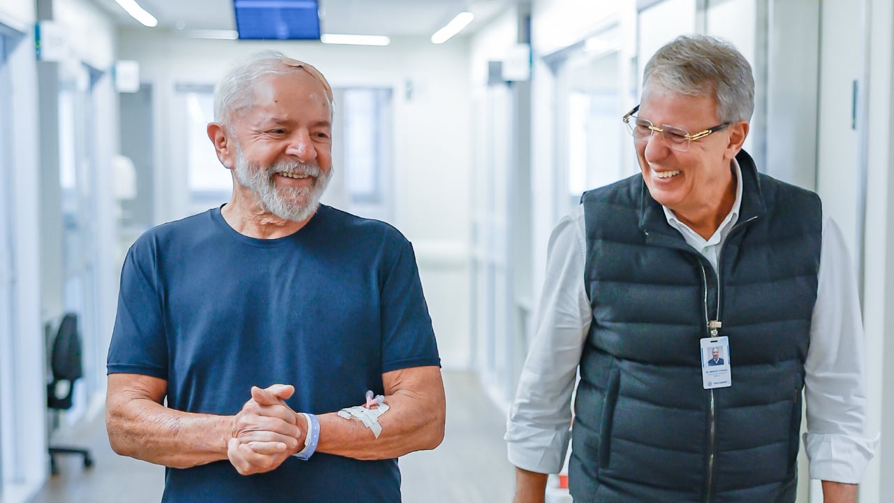 Lula recebe alta e deixará hospital ainda neste domingo