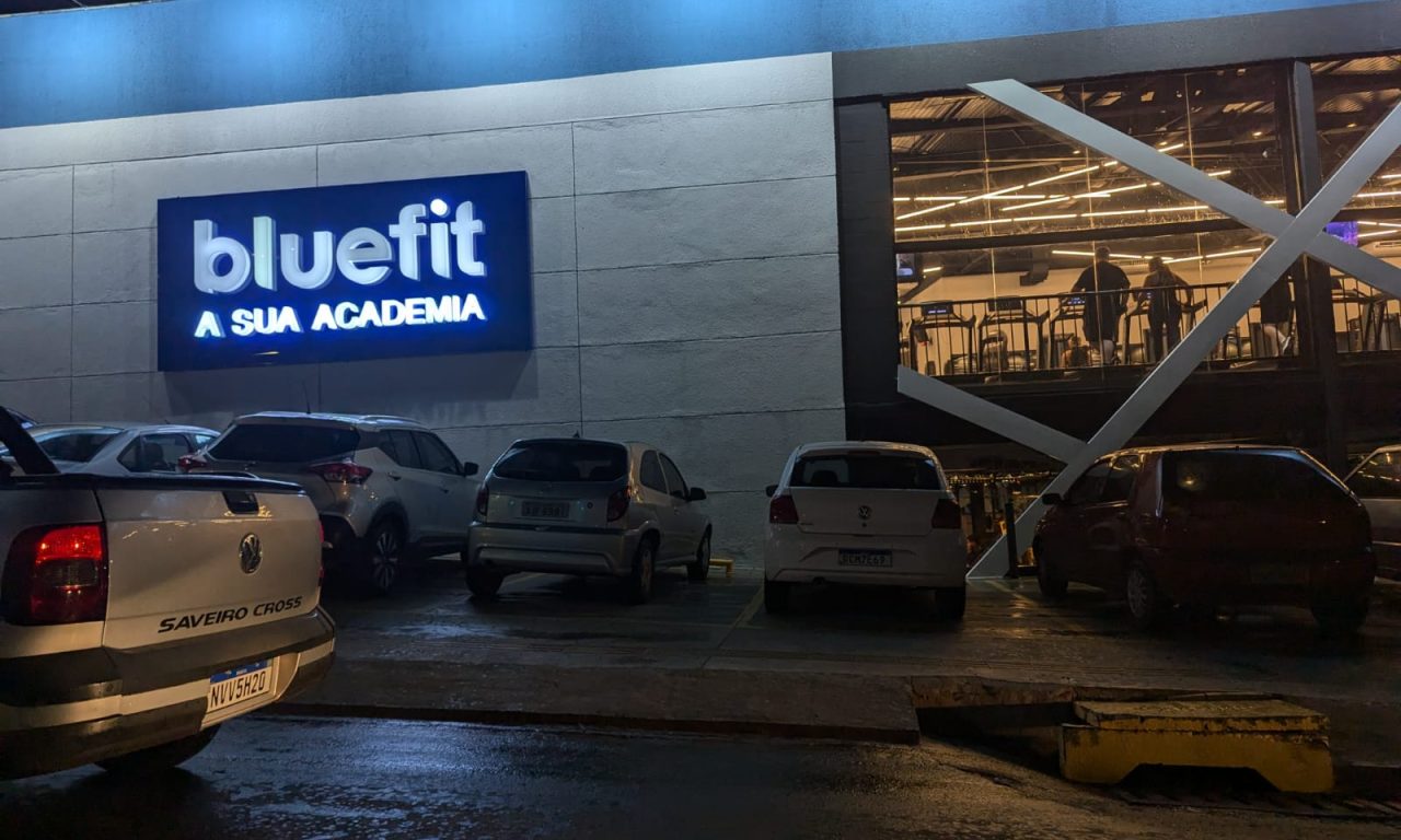 Unidade da Bluefit na Av. Universitária. (Foto: Davi Galvão)
