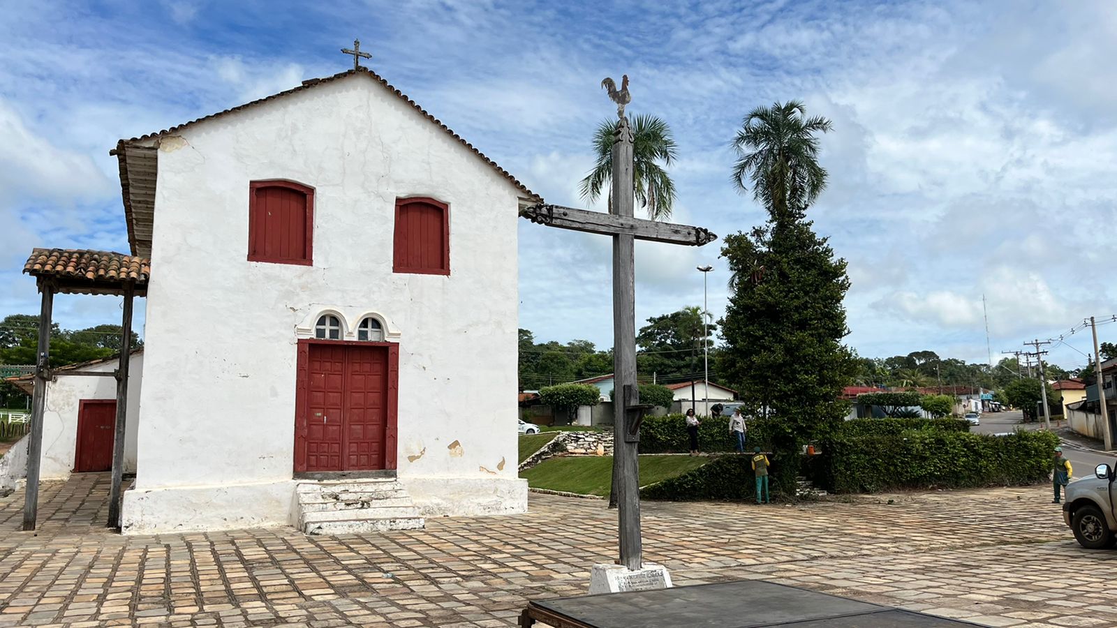 Arqueólogos encontram provável cemitério de africanos escravizados em igreja de Jaraguá; veja detalhes