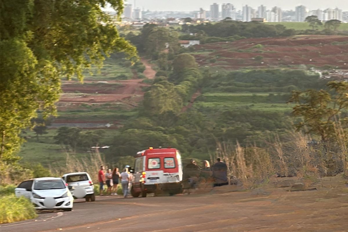 Uma pessoa morre e duas ficam gravemente feridas após caminhonete capotar em Anápolis