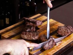 Não é o contra-filé nem o filé-mignon: a melhor carne para grelha, segundo churrasqueiros