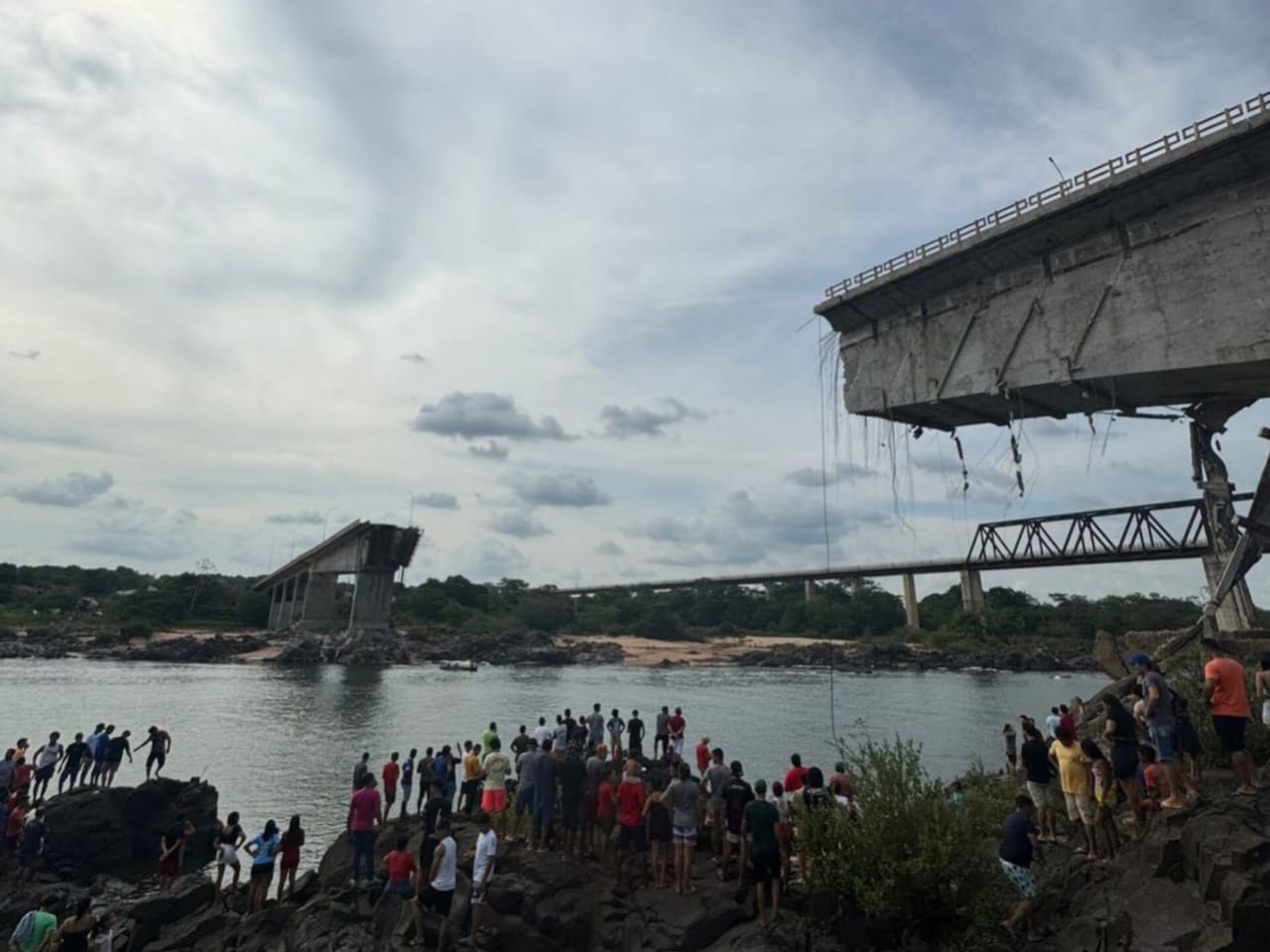 Ponte entre Tocantins e Maranhão desaba, e deixa ao menos um morto