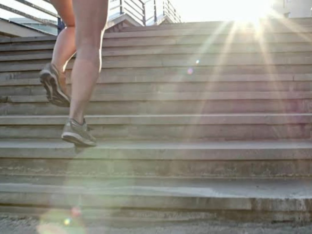 Mesmo se exercitando diariamente e comendo bem, esses hábitos te fazem engordar