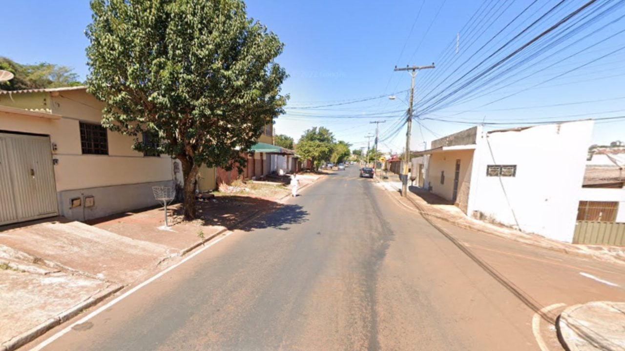 Sobrinho entra na casa de tio idoso e se depara com o pior