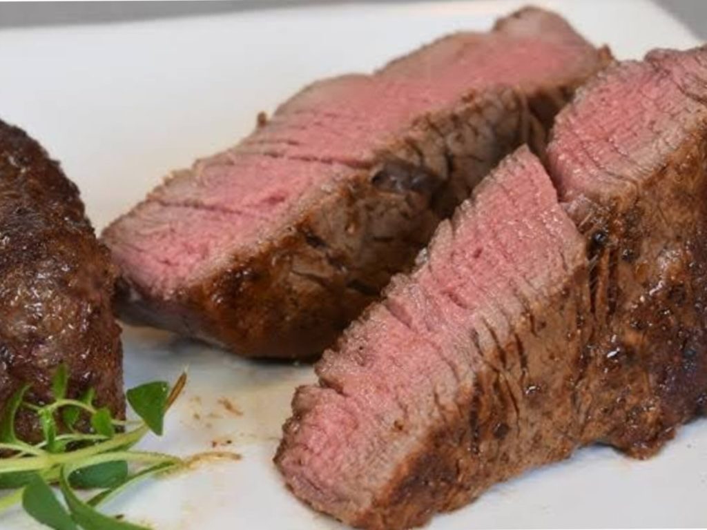6 carnes baratas que não custam tão caro quanto a picanha e o filé mignon