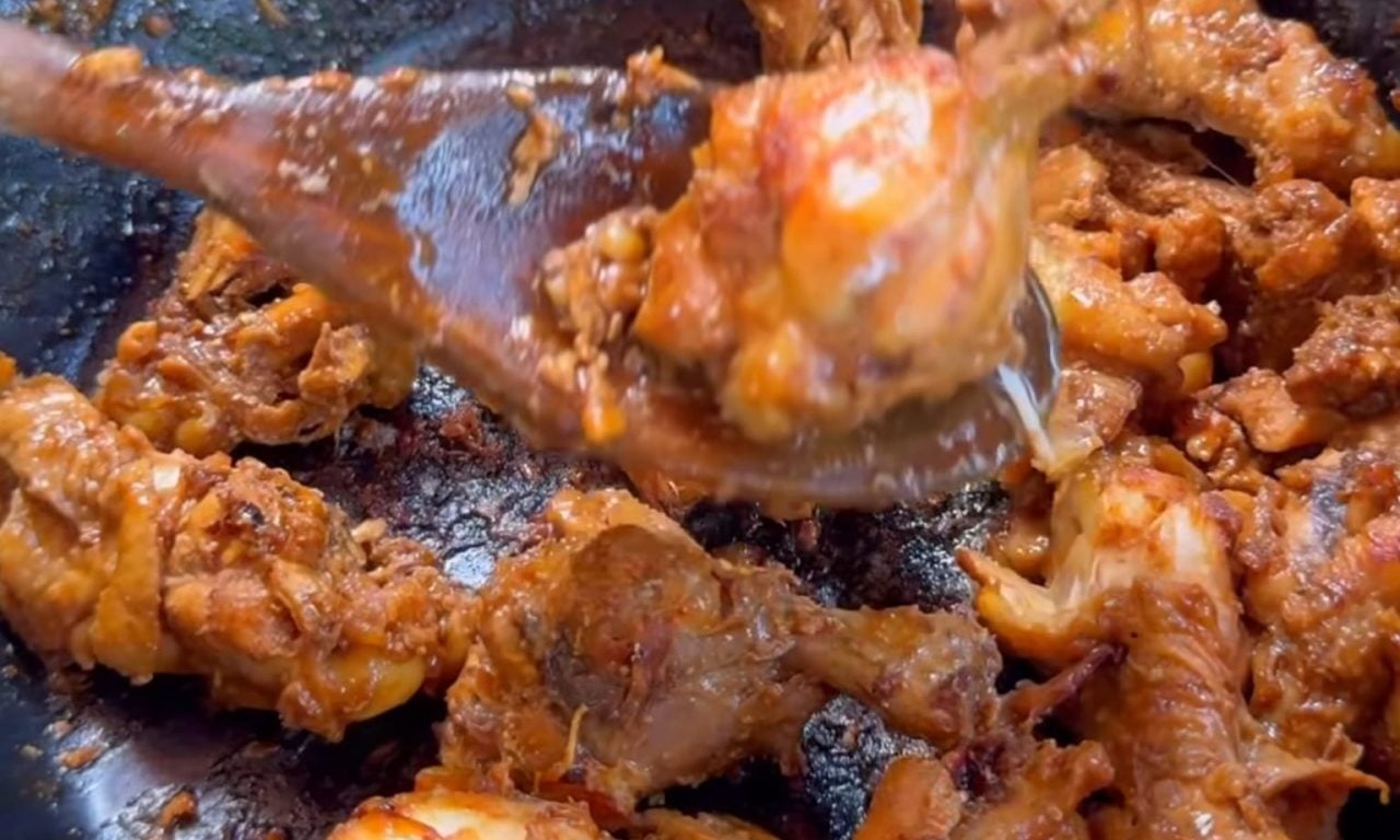 Não é na gordura, nem na Airfryer: a melhor maneira de fazer frango frito (fica perfeito)