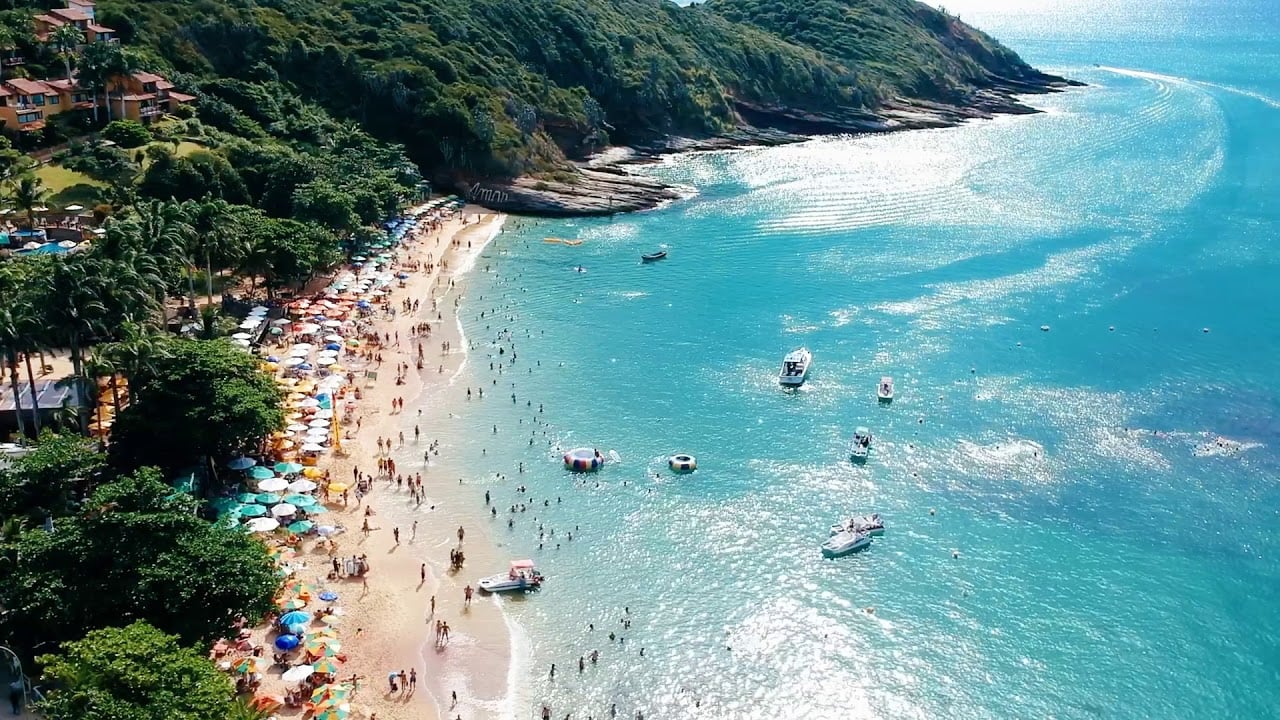 Conheça cidade que se destaca pela beleza e foi apelidada de "Saint Tropez brasileira"