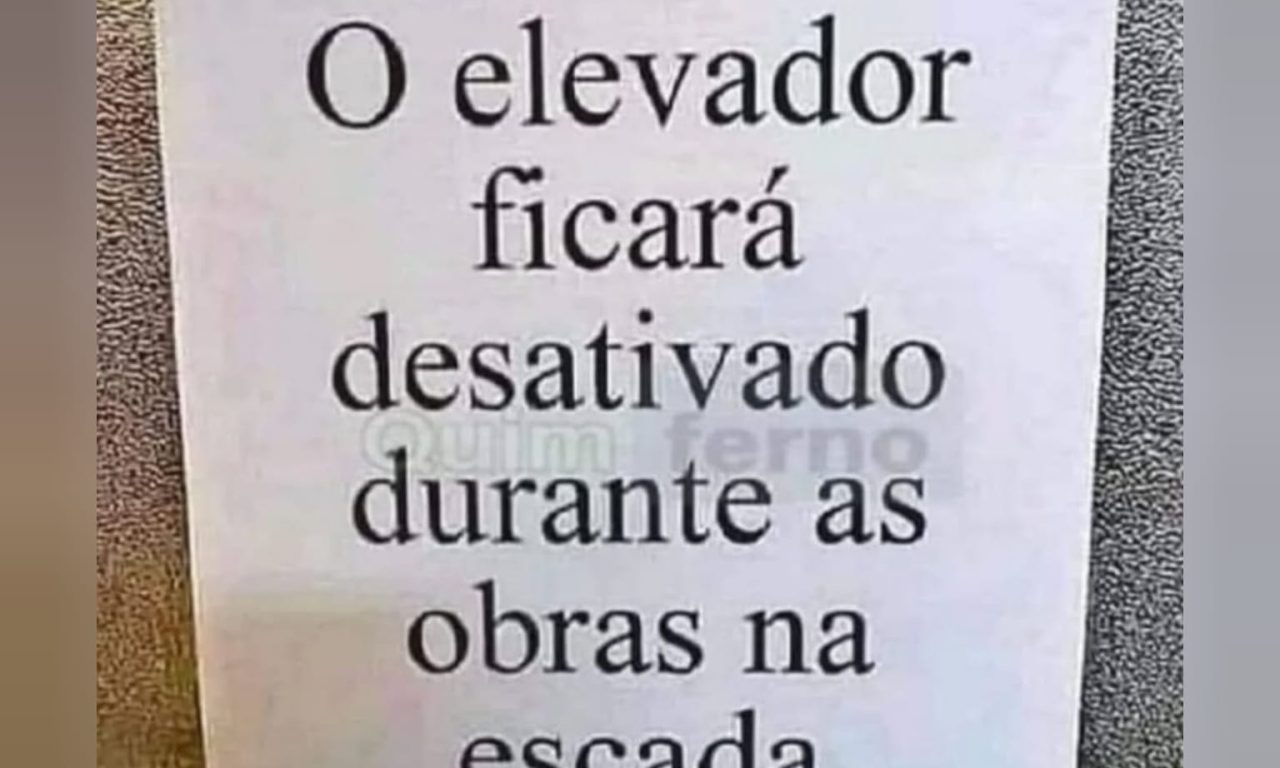 Placa colocada em prédio chama atenção e deixa moradores confusos