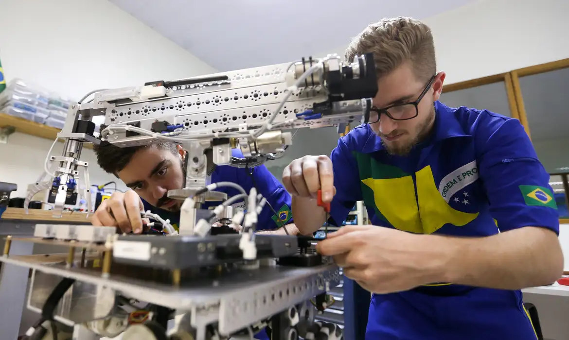 4 cursos técnicos com um bom salário e que não exigem faculdade