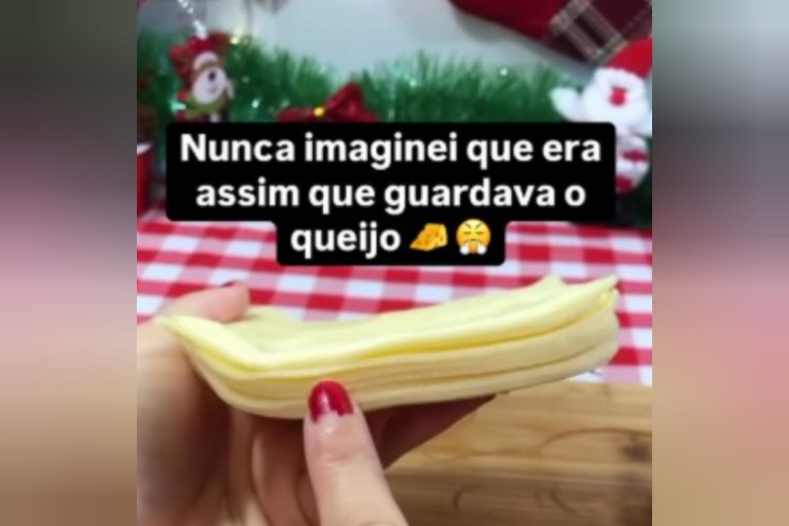 O jeito certo de guardar o queijo muçarela na geladeira para ele não grudar