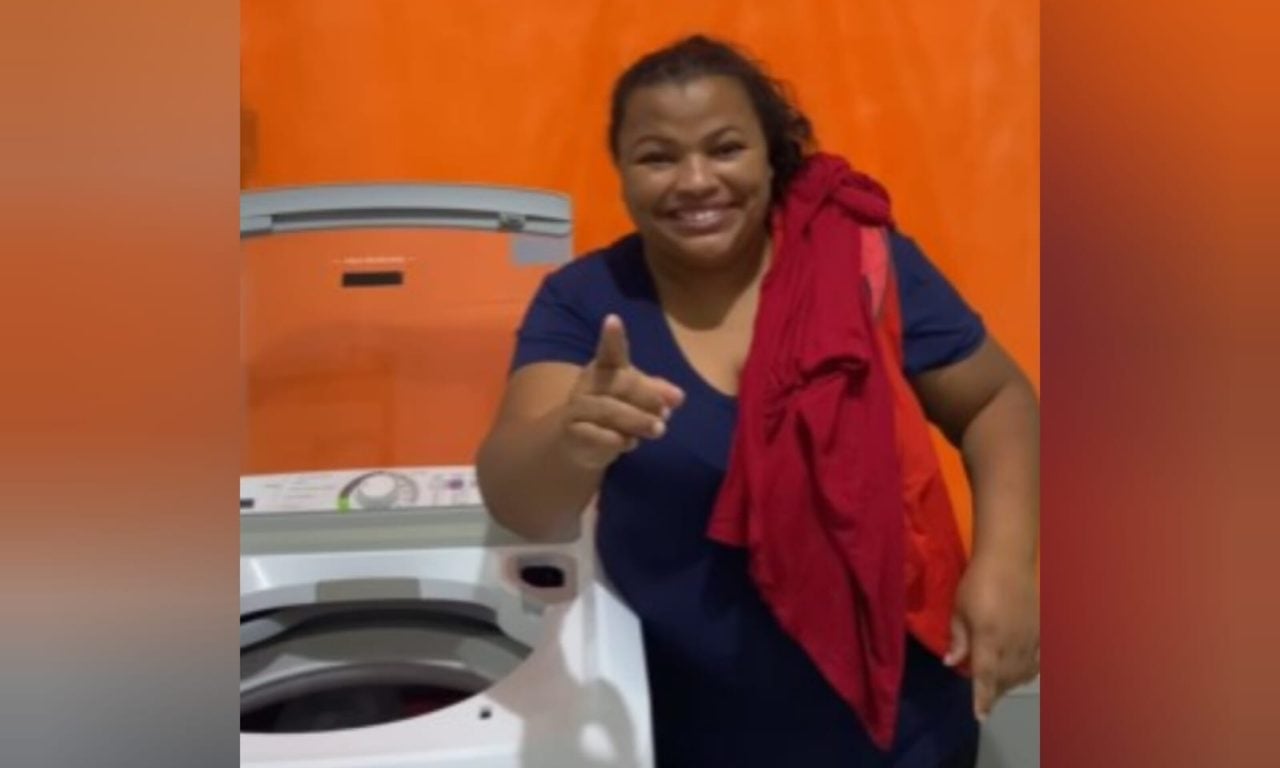 Esta é a forma correta de colocar a roupa dentro da máquina de lavar (muita gente faz errado)