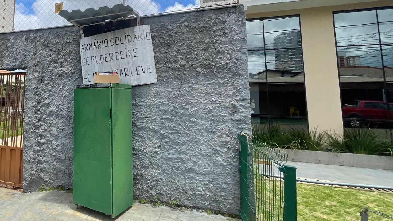 Placa solidária em bairro nobre chama atenção da população em Anápolis