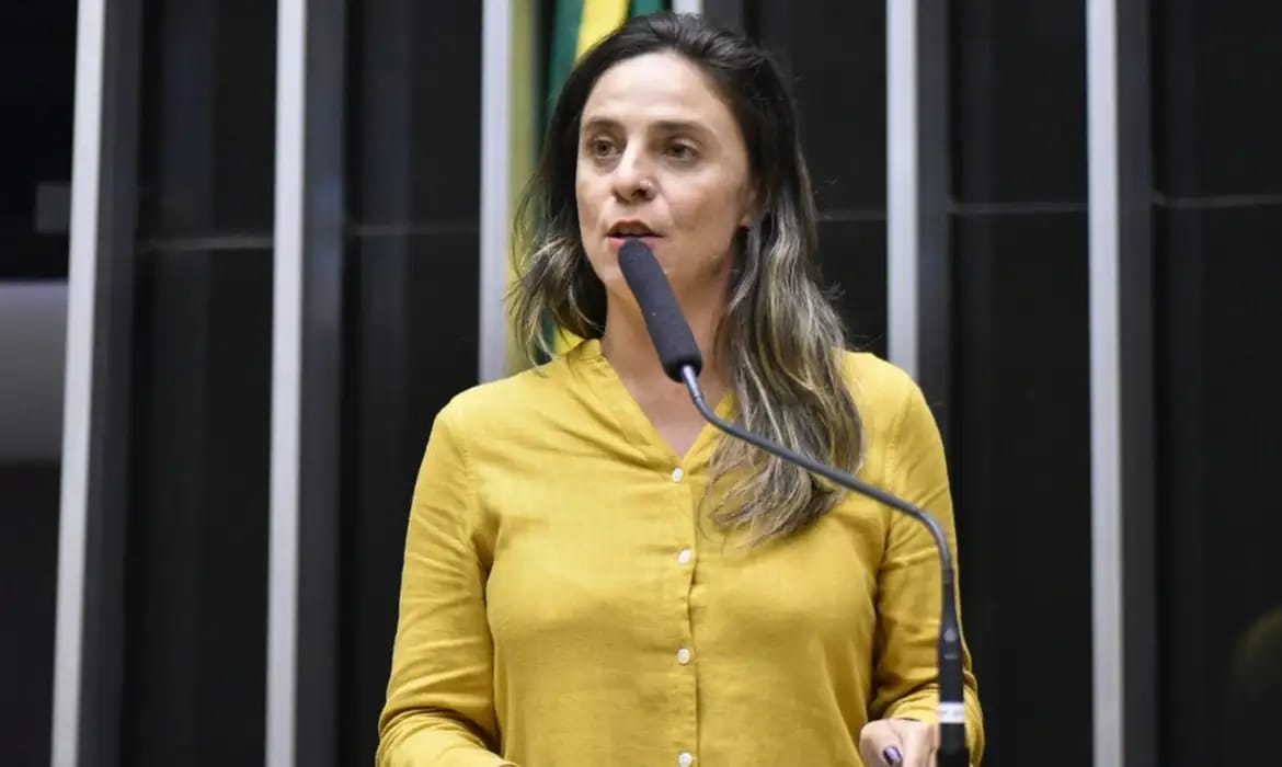 Projeto quer suspender salário de militares da ditadura