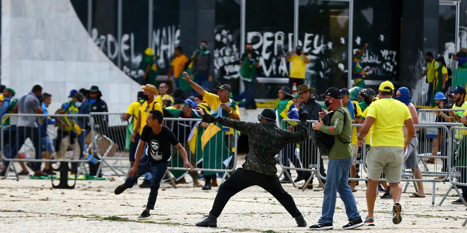 CUT-GO organiza caravana para ato que marca os dois anos da tentativa do golpe em Brasília