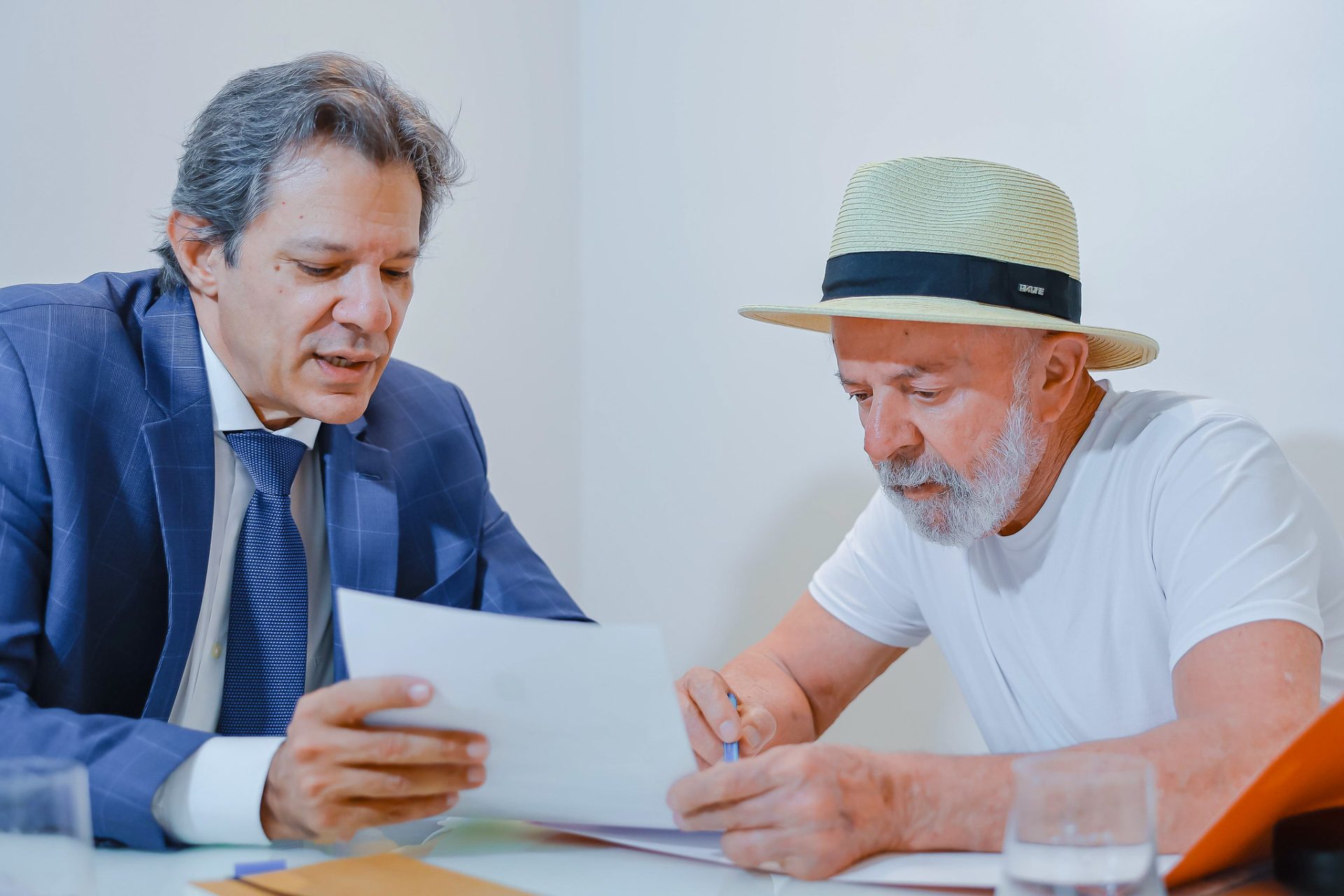 Haddad sai chamuscado de polêmica do Pix, e aliados pedem gesto de Lula