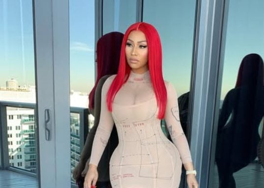 Nicki Minaj é processada por xingar e bater em rosto de funcionário durante turnê