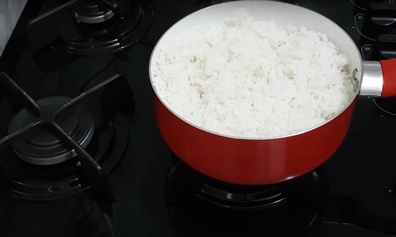 O segredo para preparar um arroz soltinho em menos de 10 minutos