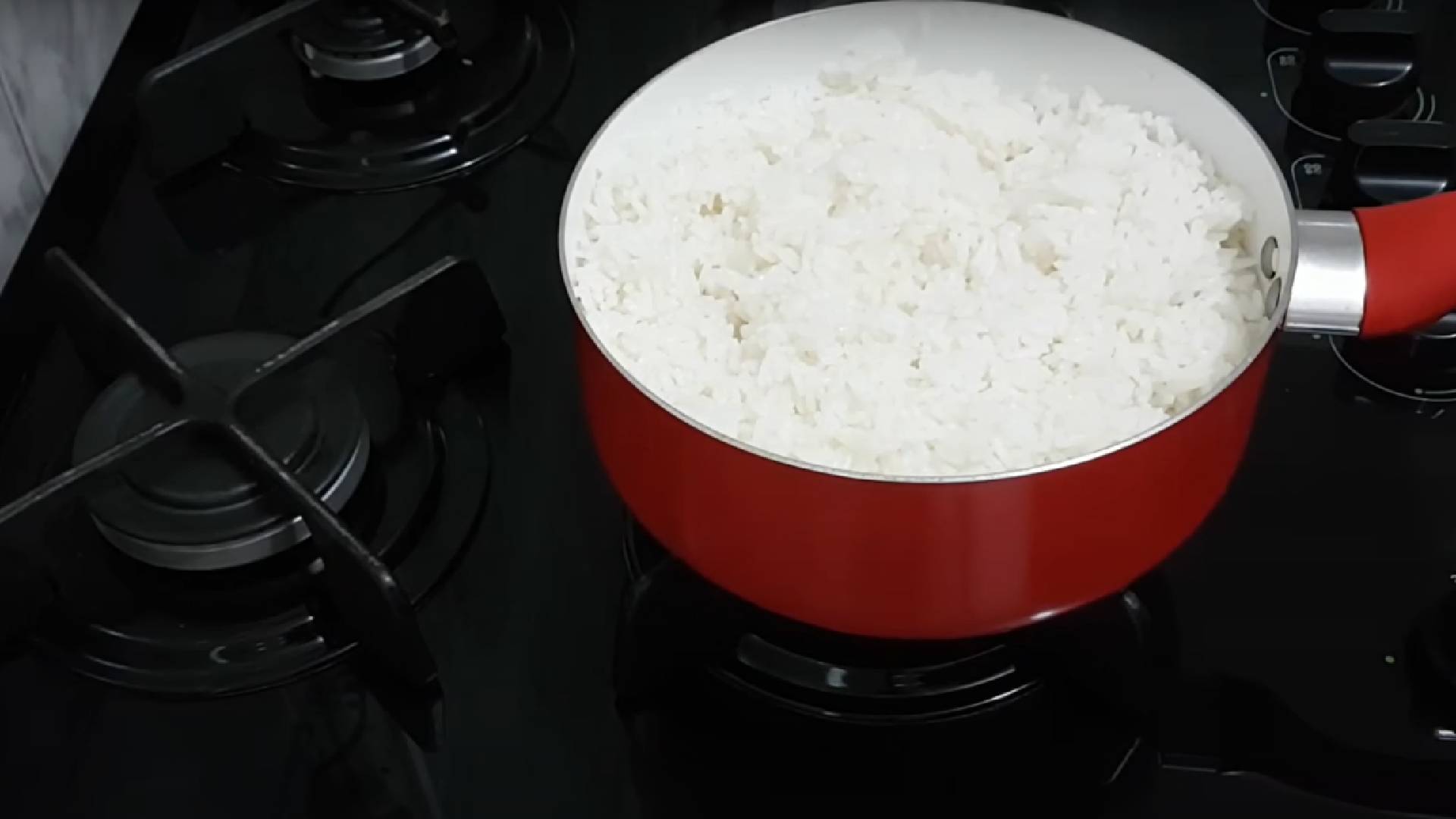 O segredo para preparar um arroz soltinho em menos de 10 minutos