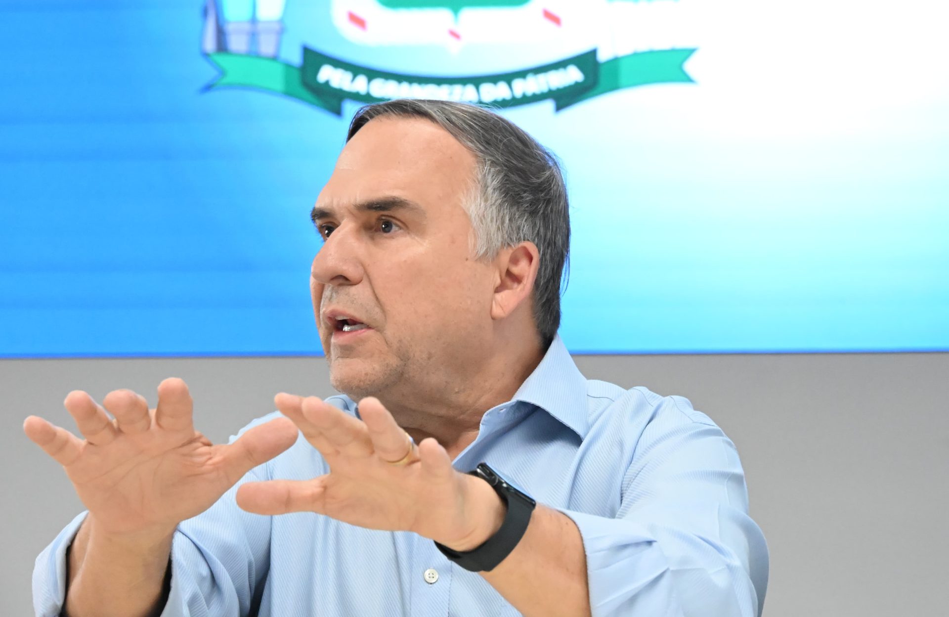 Mabel defende contratação de carro blindado, apesar de recomendação contrária do MPGO