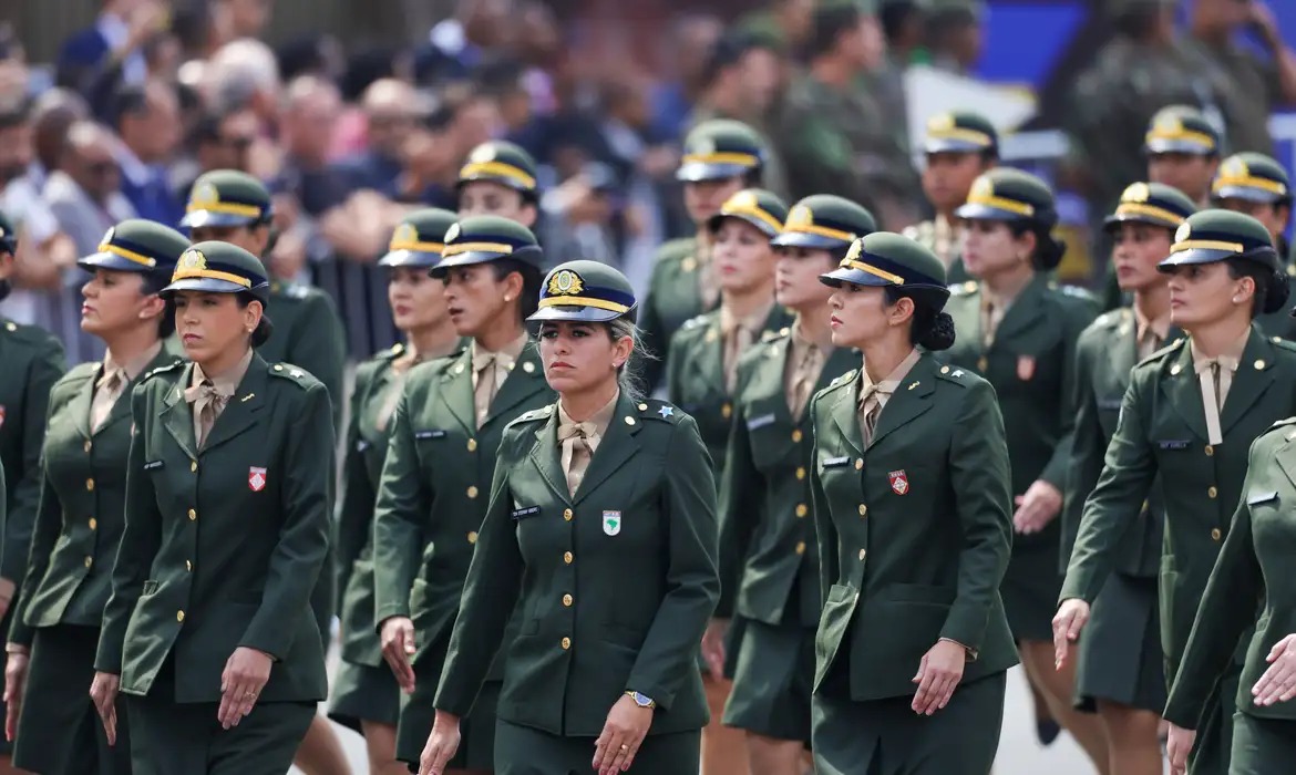 Primeiro mês do alistamento militar feminino tem 23 mil mulheres inscritas