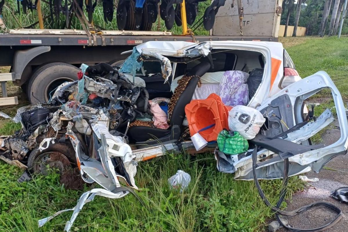 Motorista morre após perder o controle do carro e bater em dois veículos na BR-414