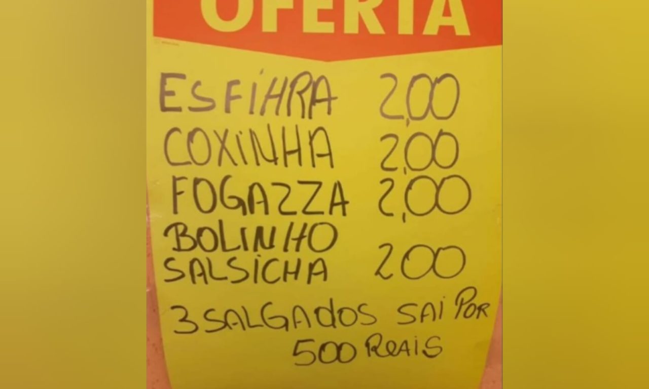 Placa colocada na porta de estabelecimento chama a atenção dos clientes: “parcela em quantas vezes?”