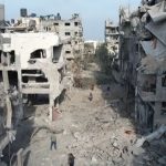 Destruição registrada na Faixa de Gaza nos primeiros dias do conflito.