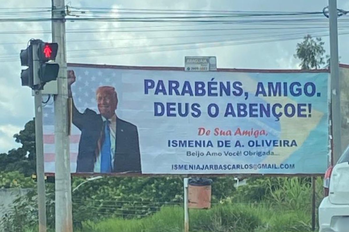 Placa com mensagem para Donald Trump chama a atenção em Goiânia: “Parabéns amigo, amo você”