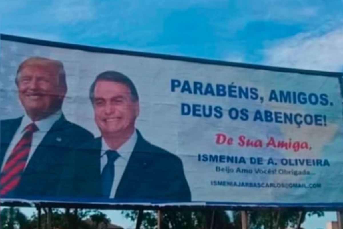 Placa chama atenção com ‘parabéns’ para Trump e Bolsonaro: “amo vocês”