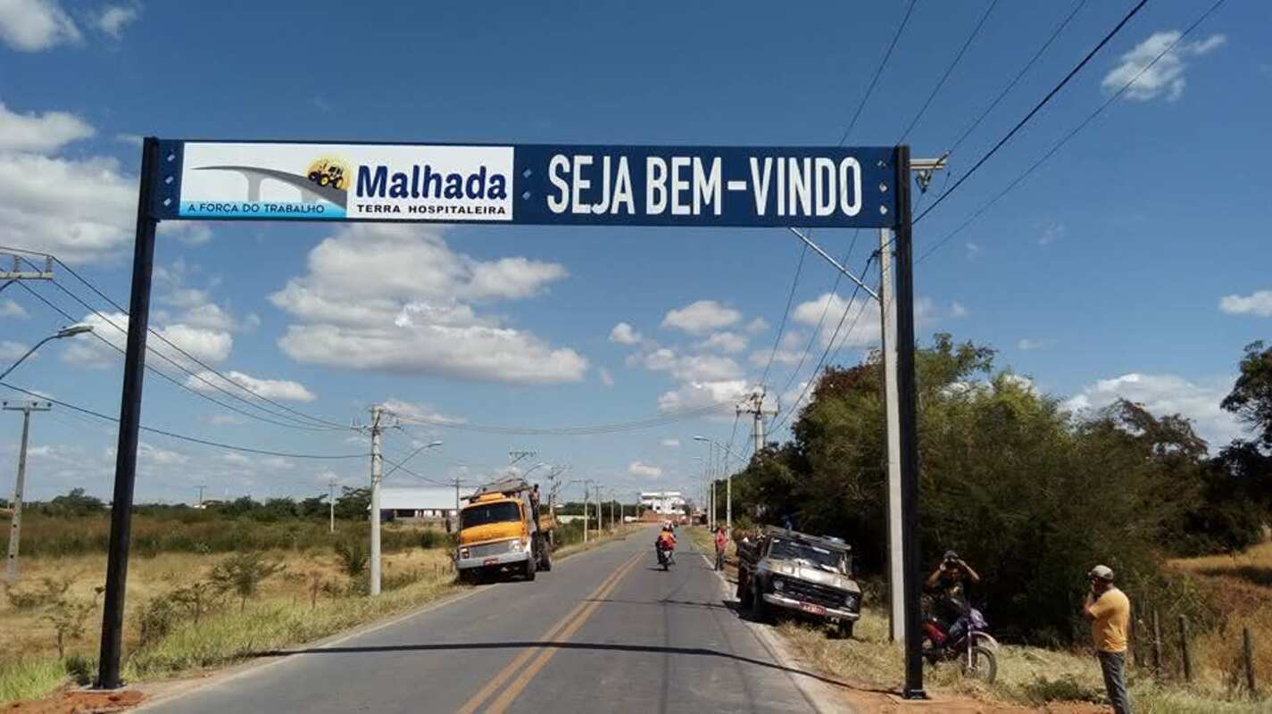  Placas de entrada de cidades com frases únicas e criativas