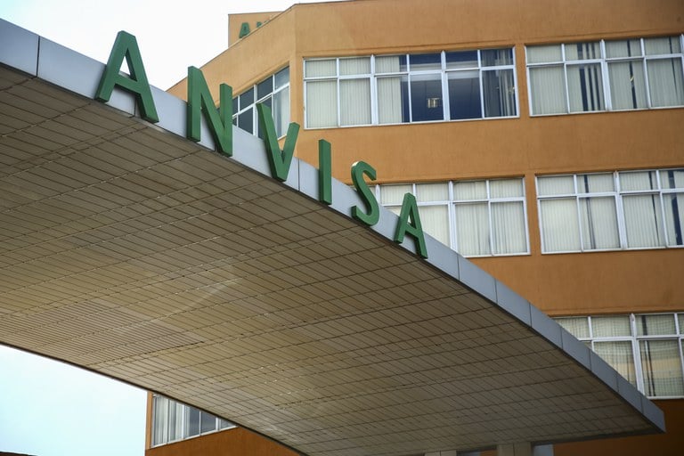 Anvisa proíbe a venda de mais de 40 produtos para o cabelo; veja a lista