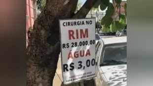 Vendedor de água chama atenção com placa criativa e inusitada