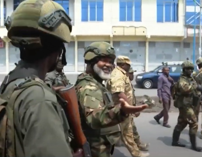 Rebeldes declaram cessar-fogo na RDC após combates matarem cerca de 900