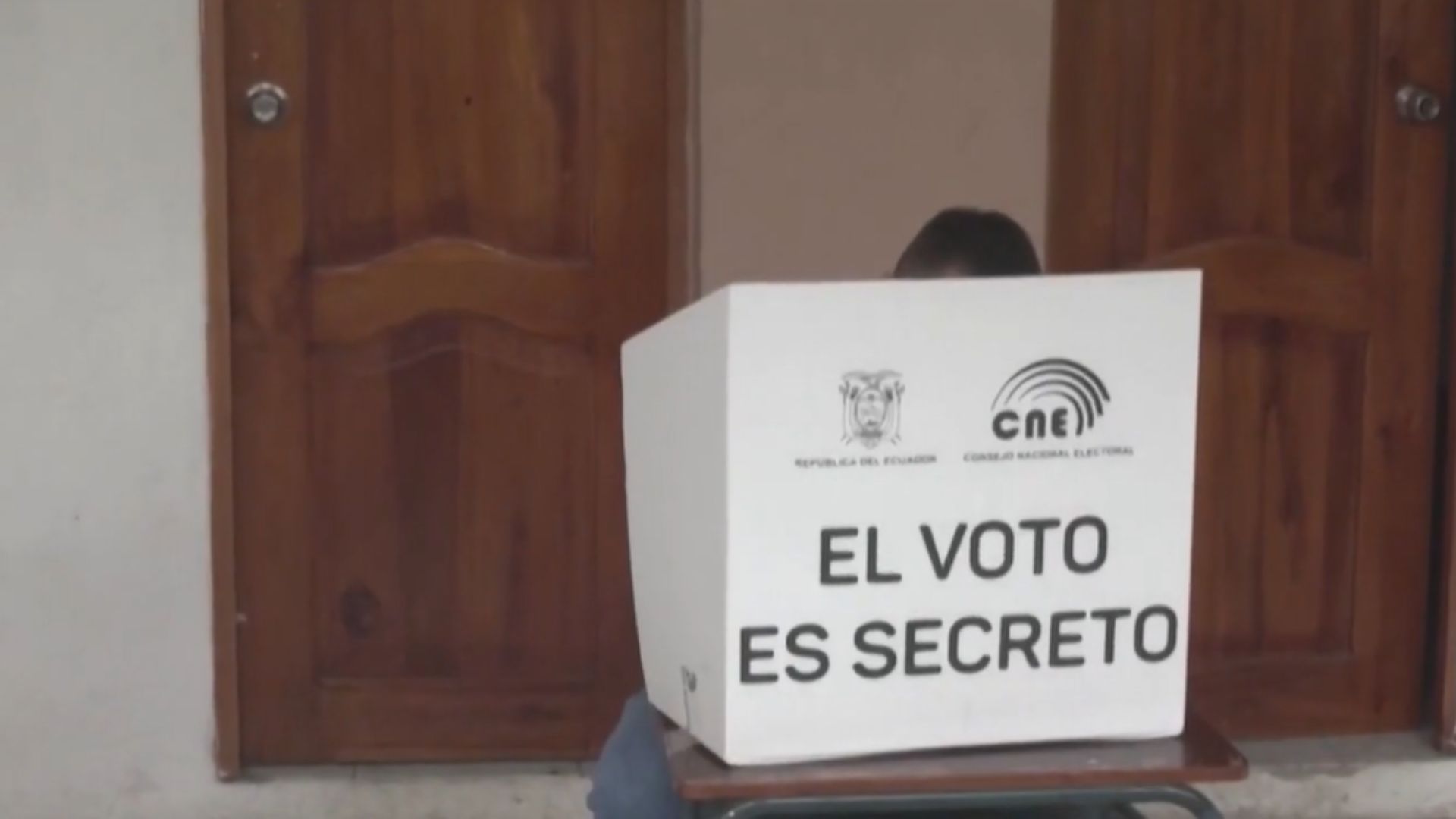 Apoio de líder indígena e votos nulos podem definir 2º turno histórico no Equador