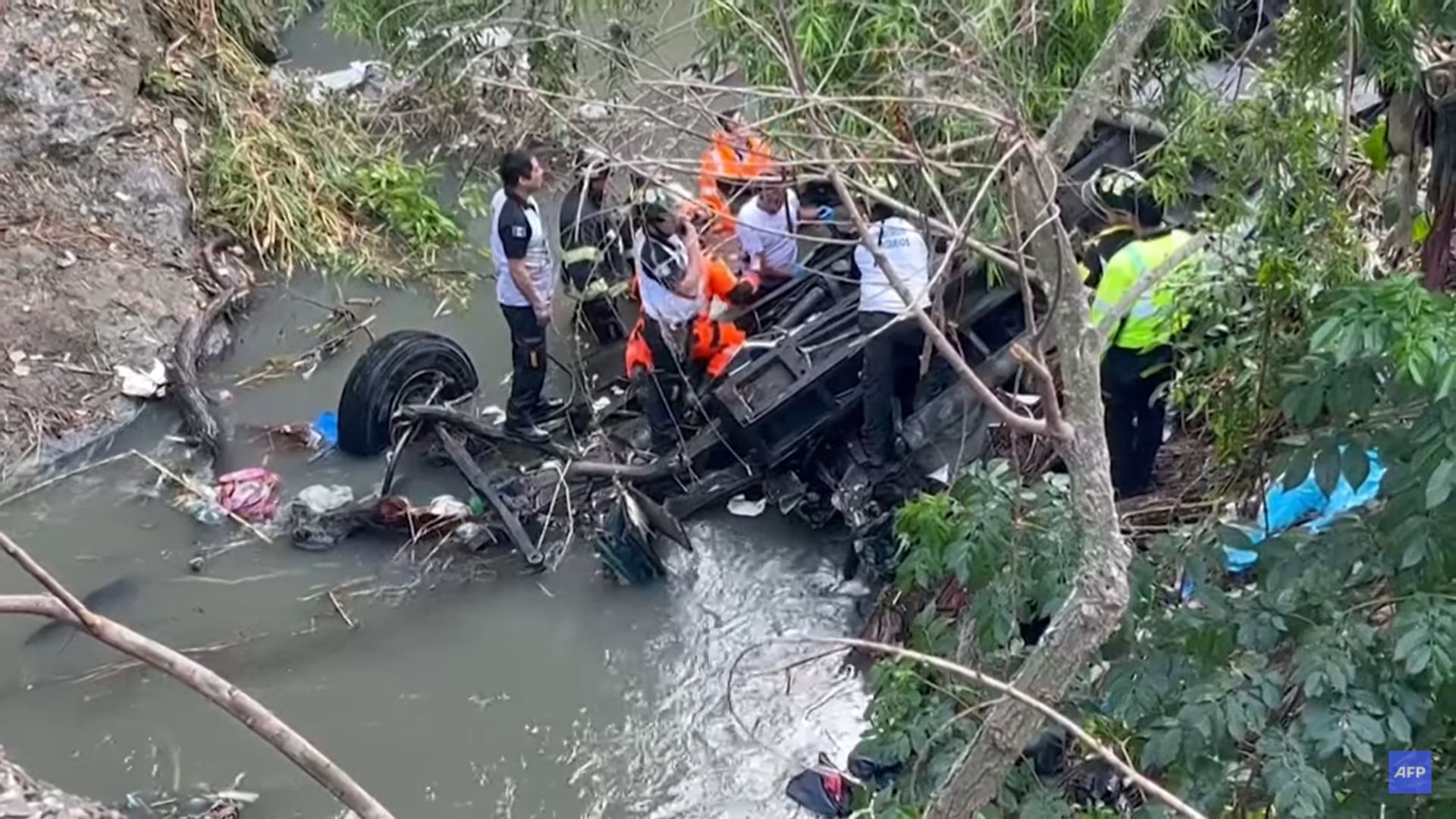 Ao menos 51 pessoas morrem em acidente de ônibus na Guatemala; vídeo