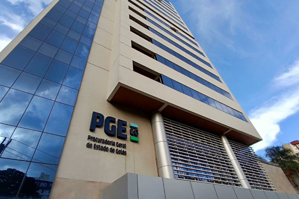 PGE lança edital para estágio com bolsas de R$ 3.750 mais auxílio, em Goiás