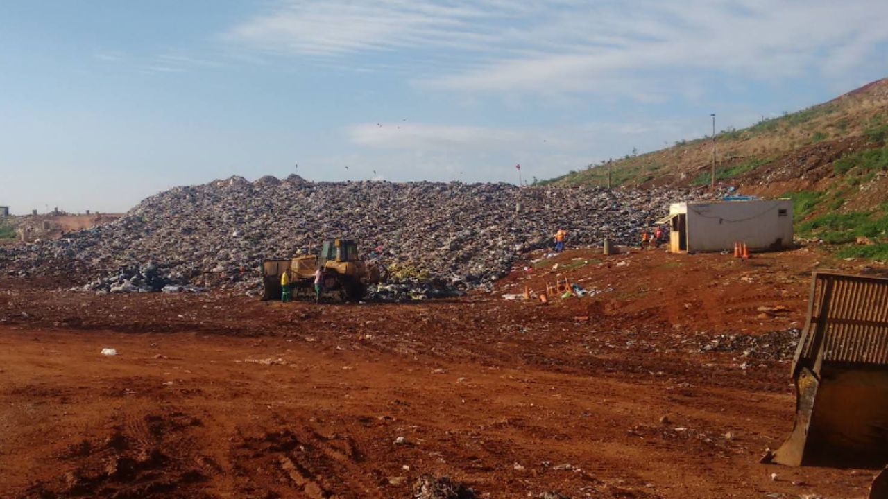 Lixão de Goiânia apresenta risco de deslizamento e está irregular desde 2011