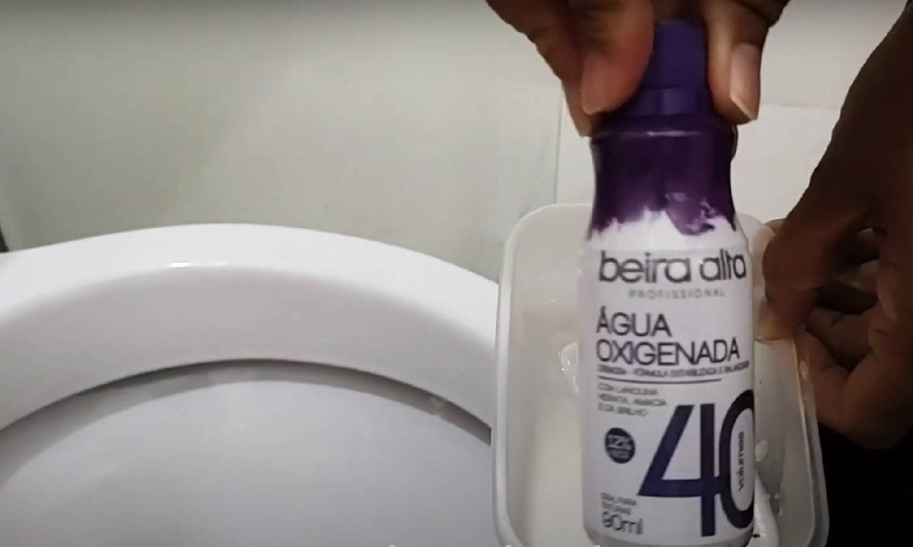 Como se livrar do amarelado impregnado no vaso sanitário sem sofrimento