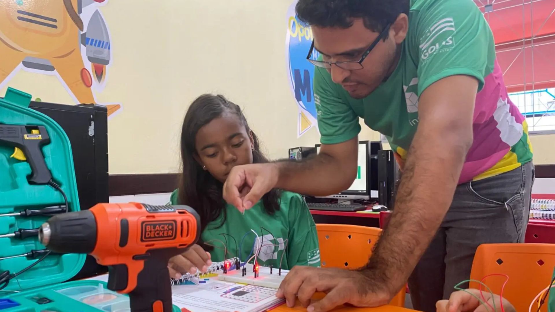 Estudantes e professores do Estado de Goiás podem participar de programa de tecnologia apoiado pela Fórmula 1