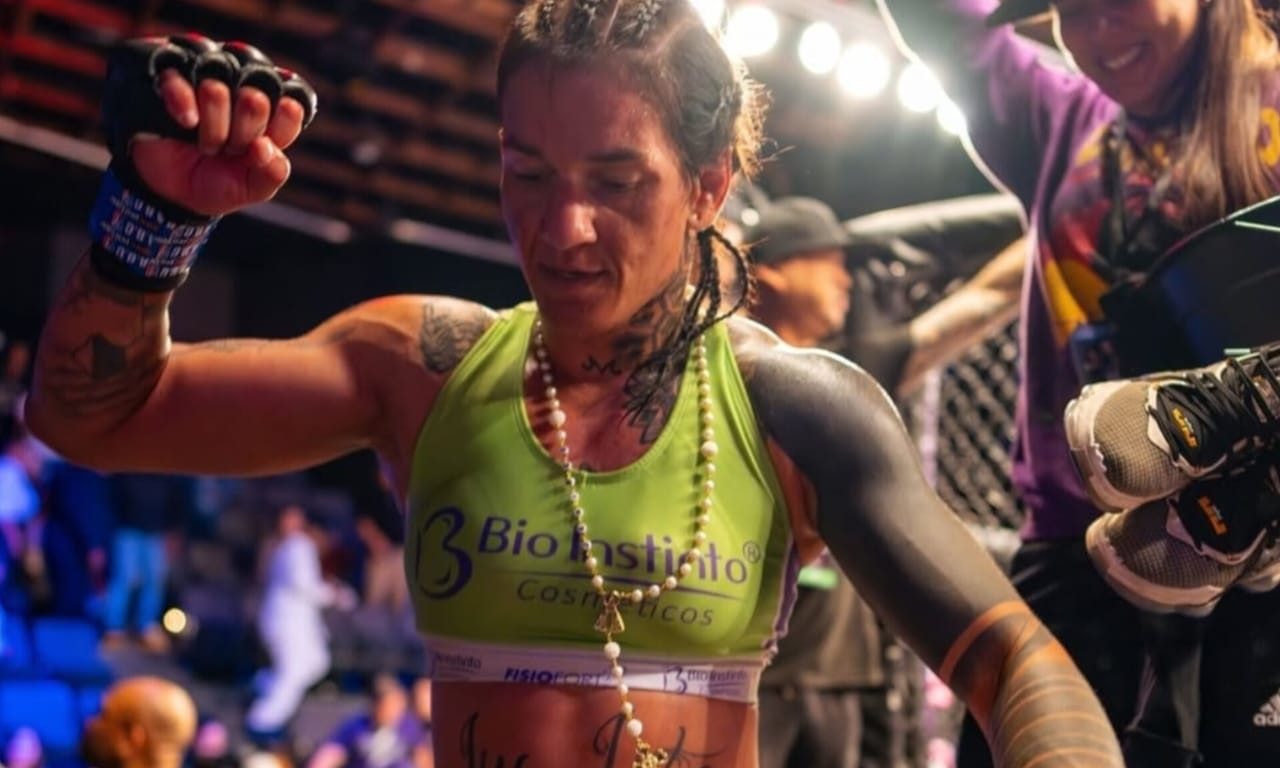 Anapolina Mayra Cantuária (short azul) levou a melhor contra a israelense Olga Rubin. (Foto: Divulgação)