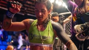 Anapolina Mayra Cantuária (short azul) levou a melhor contra a israelense Olga Rubin. (Foto: Divulgação)