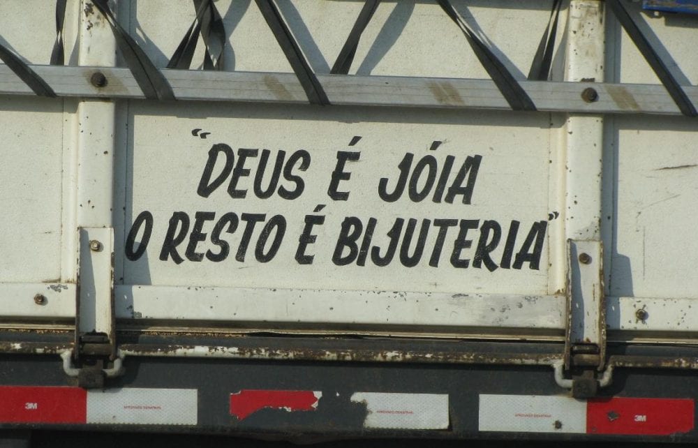 As melhores frases vistas em caminhões – humor direto das estradas